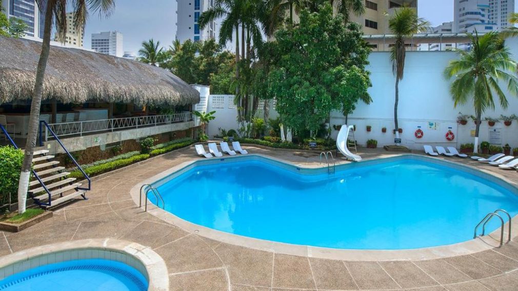 hotel bahia cartagena piscina